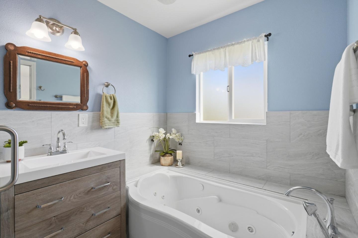 Detail Gallery Image 17 of 19 For 35934 Anjou Pl, Newark,  CA 94560 - 5 Beds | 2 Baths
