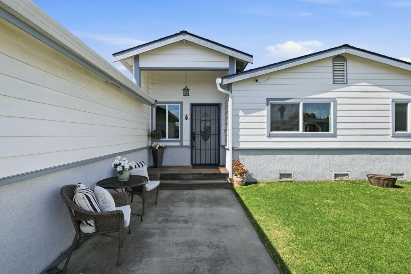 Detail Gallery Image 2 of 19 For 35934 Anjou Pl, Newark,  CA 94560 - 5 Beds | 2 Baths