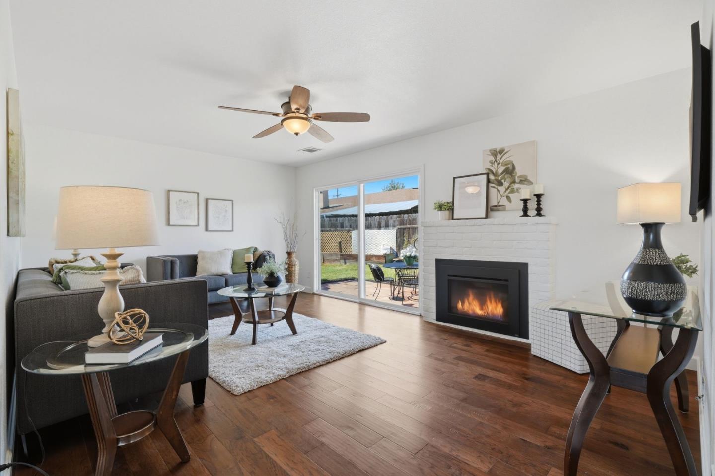 Detail Gallery Image 4 of 19 For 35934 Anjou Pl, Newark,  CA 94560 - 5 Beds | 2 Baths