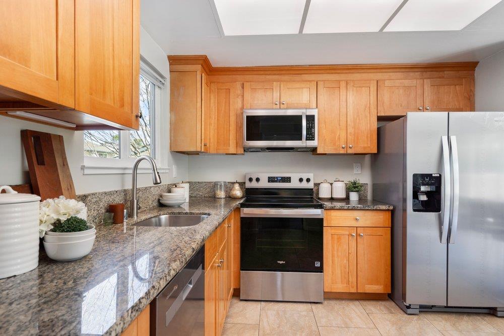 Detail Gallery Image 17 of 50 For 653 Celestial Ln, Foster City,  CA 94404 - 4 Beds | 2/1 Baths