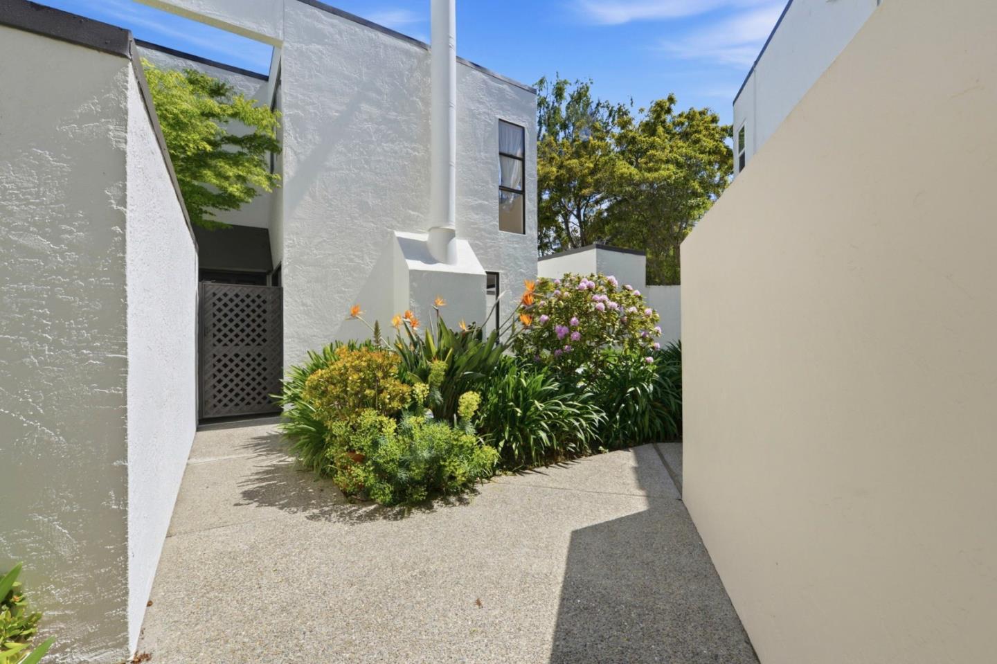 Detail Gallery Image 2 of 28 For 2001 Alameda De Las Pulgas #172,  San Mateo,  CA 94403 - 3 Beds | 2 Baths