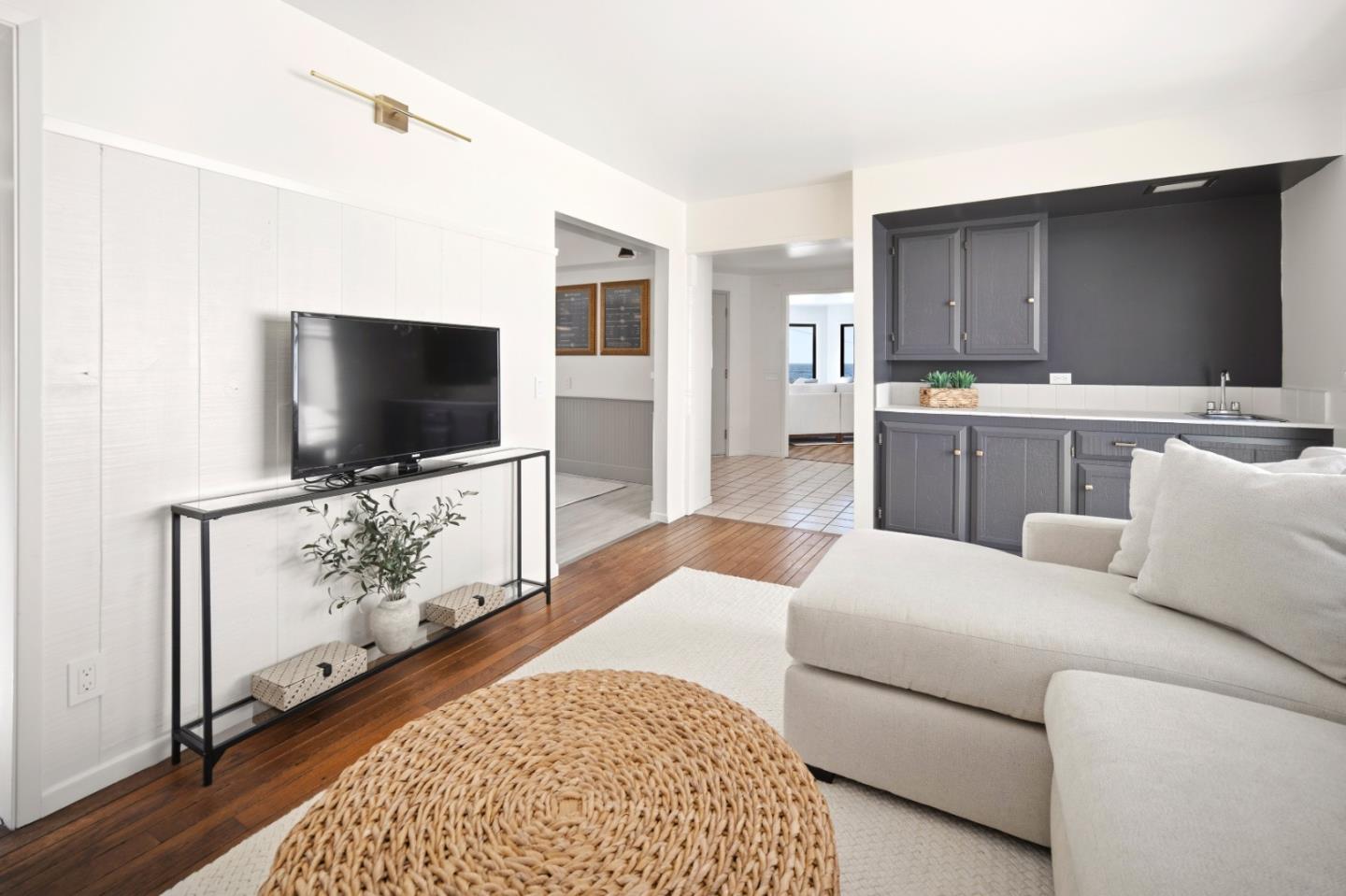 Detail Gallery Image 12 of 35 For 25 Coral St, Pacific Grove,  CA 93950 - 3 Beds | 2 Baths