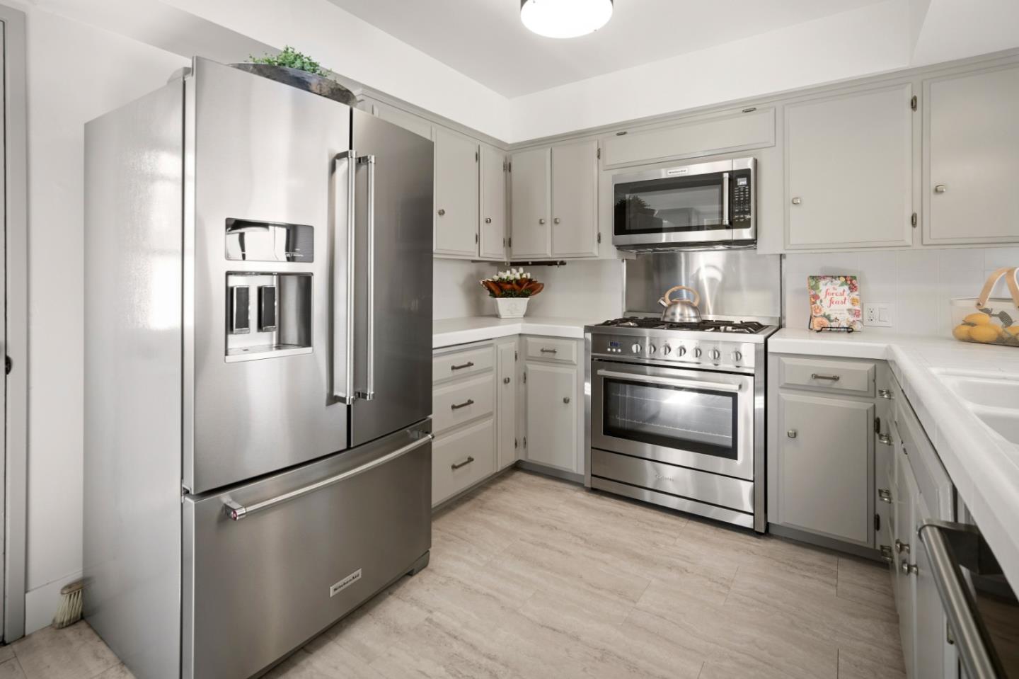 Detail Gallery Image 14 of 35 For 25 Coral St, Pacific Grove,  CA 93950 - 3 Beds | 2 Baths