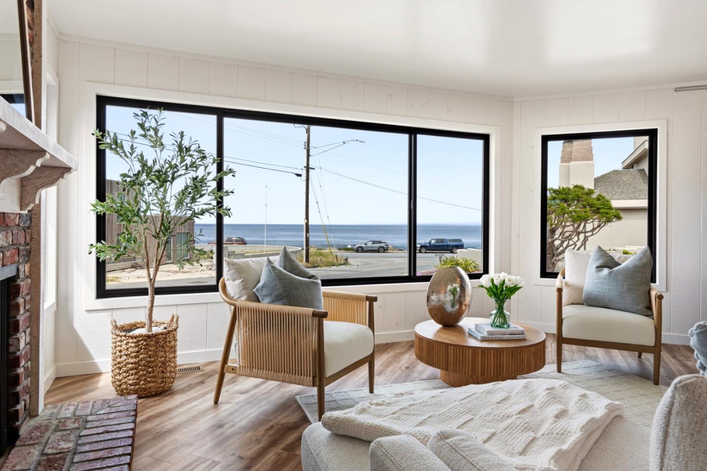 Detail Gallery Image 2 of 35 For 25 Coral St, Pacific Grove,  CA 93950 - 3 Beds | 2 Baths