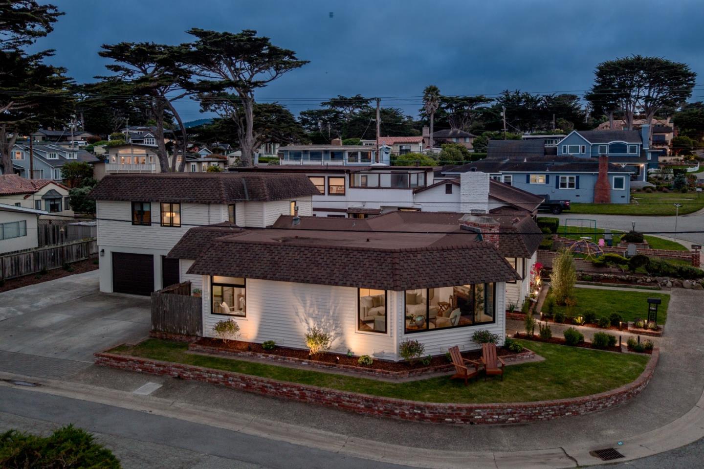 Detail Gallery Image 6 of 35 For 25 Coral St, Pacific Grove,  CA 93950 - 3 Beds | 2 Baths