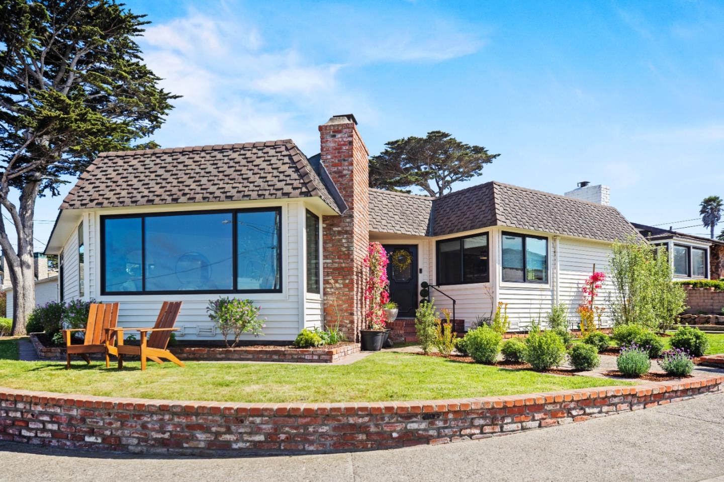 Detail Gallery Image 8 of 35 For 25 Coral St, Pacific Grove,  CA 93950 - 3 Beds | 2 Baths