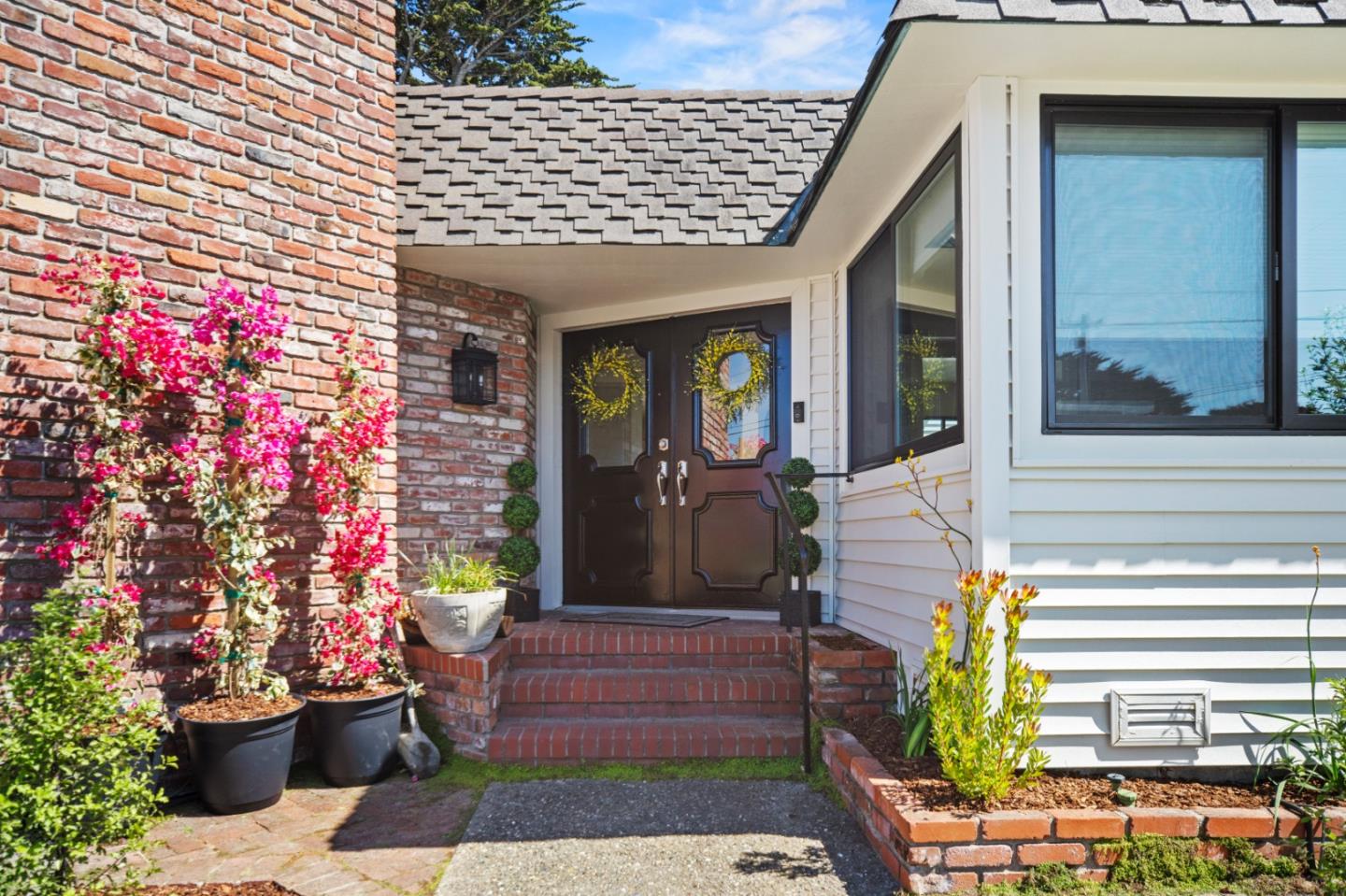 Detail Gallery Image 9 of 35 For 25 Coral St, Pacific Grove,  CA 93950 - 3 Beds | 2 Baths