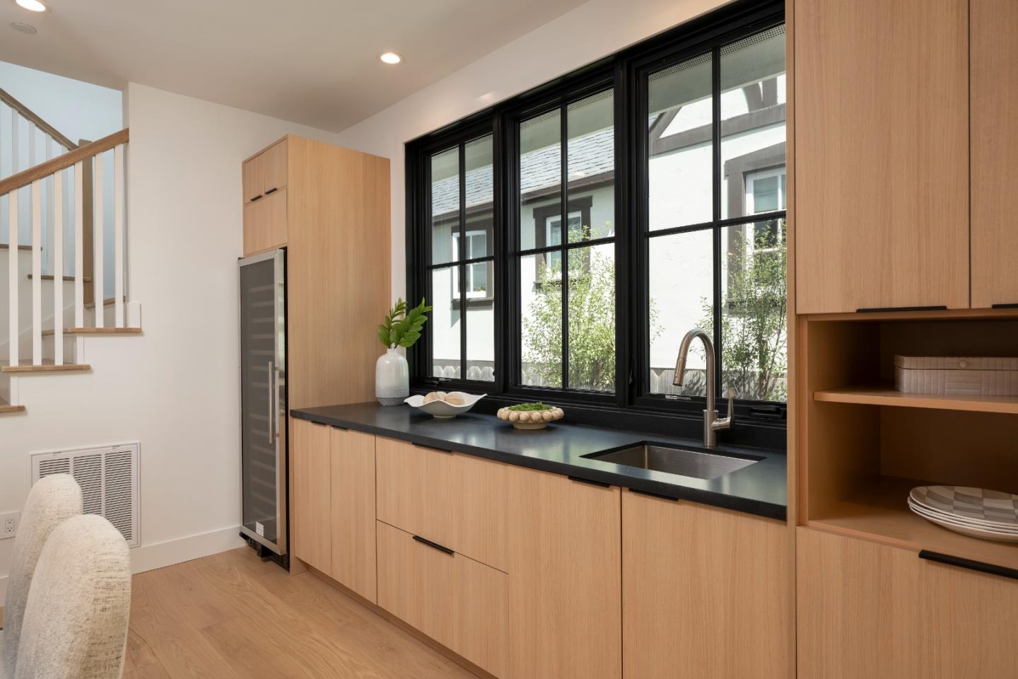 Detail Gallery Image 10 of 40 For 2615 Hillside Dr, Burlingame,  CA 94010 - 5 Beds | 5/1 Baths