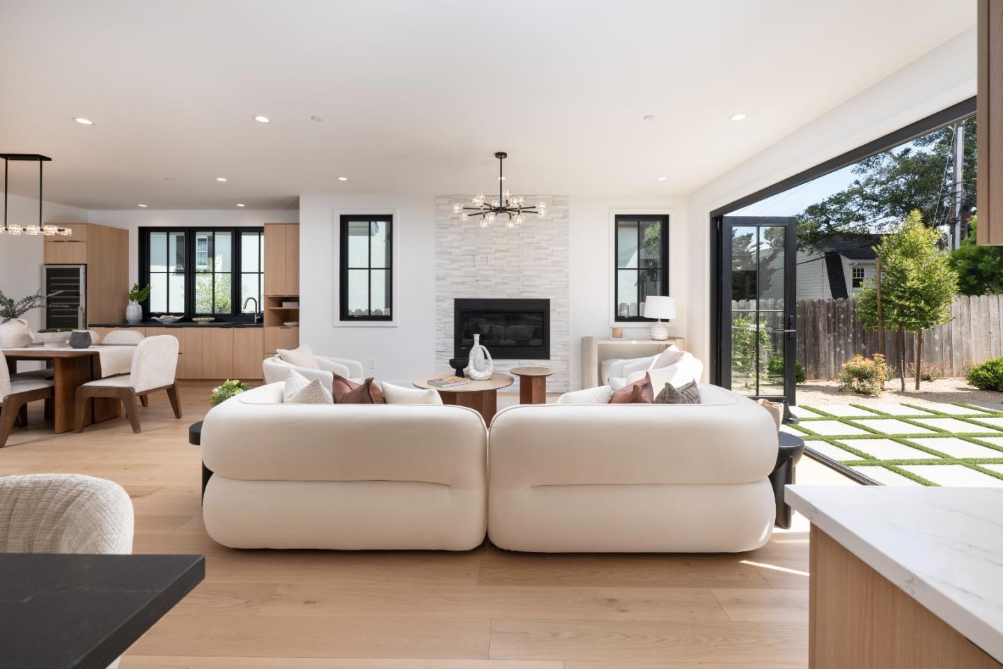 Detail Gallery Image 12 of 40 For 2615 Hillside Dr, Burlingame,  CA 94010 - 5 Beds | 5/1 Baths