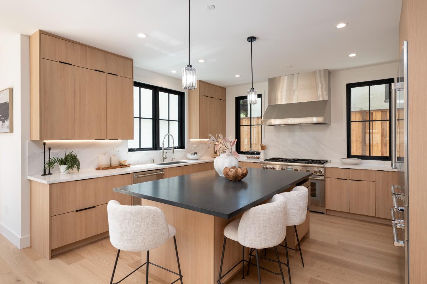 Detail Gallery Image 16 of 40 For 2615 Hillside Dr, Burlingame,  CA 94010 - 5 Beds | 5/1 Baths