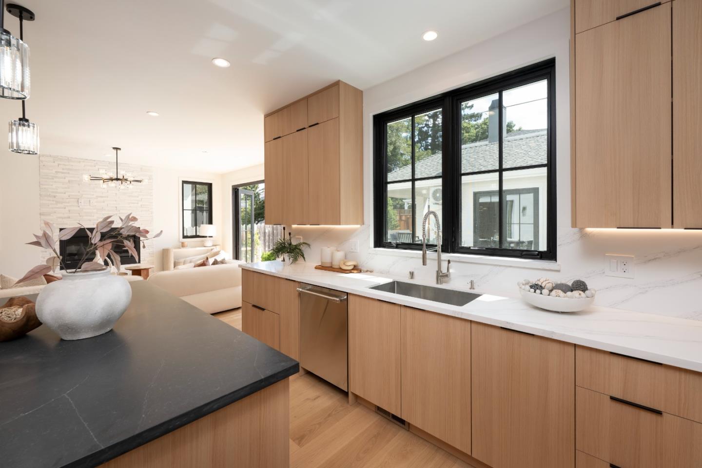 Detail Gallery Image 18 of 40 For 2615 Hillside Dr, Burlingame,  CA 94010 - 5 Beds | 5/1 Baths