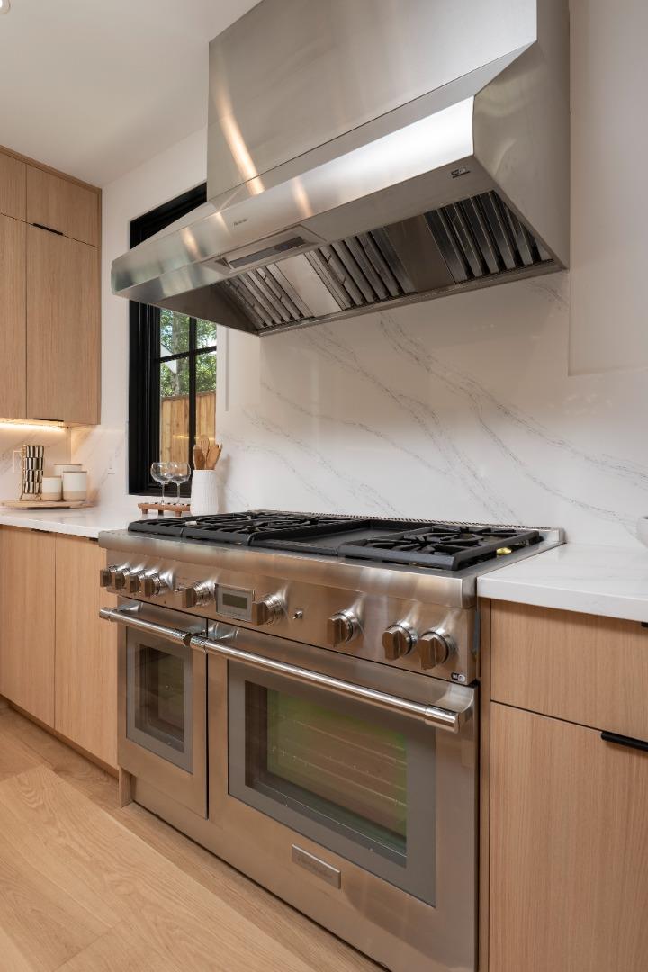 Detail Gallery Image 19 of 40 For 2615 Hillside Dr, Burlingame,  CA 94010 - 5 Beds | 5/1 Baths