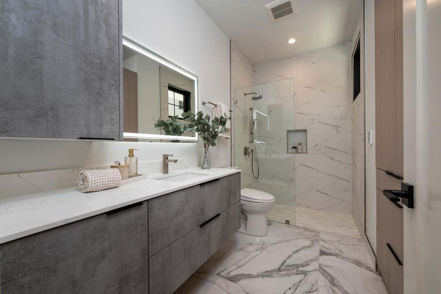 Detail Gallery Image 22 of 40 For 2615 Hillside Dr, Burlingame,  CA 94010 - 5 Beds | 5/1 Baths