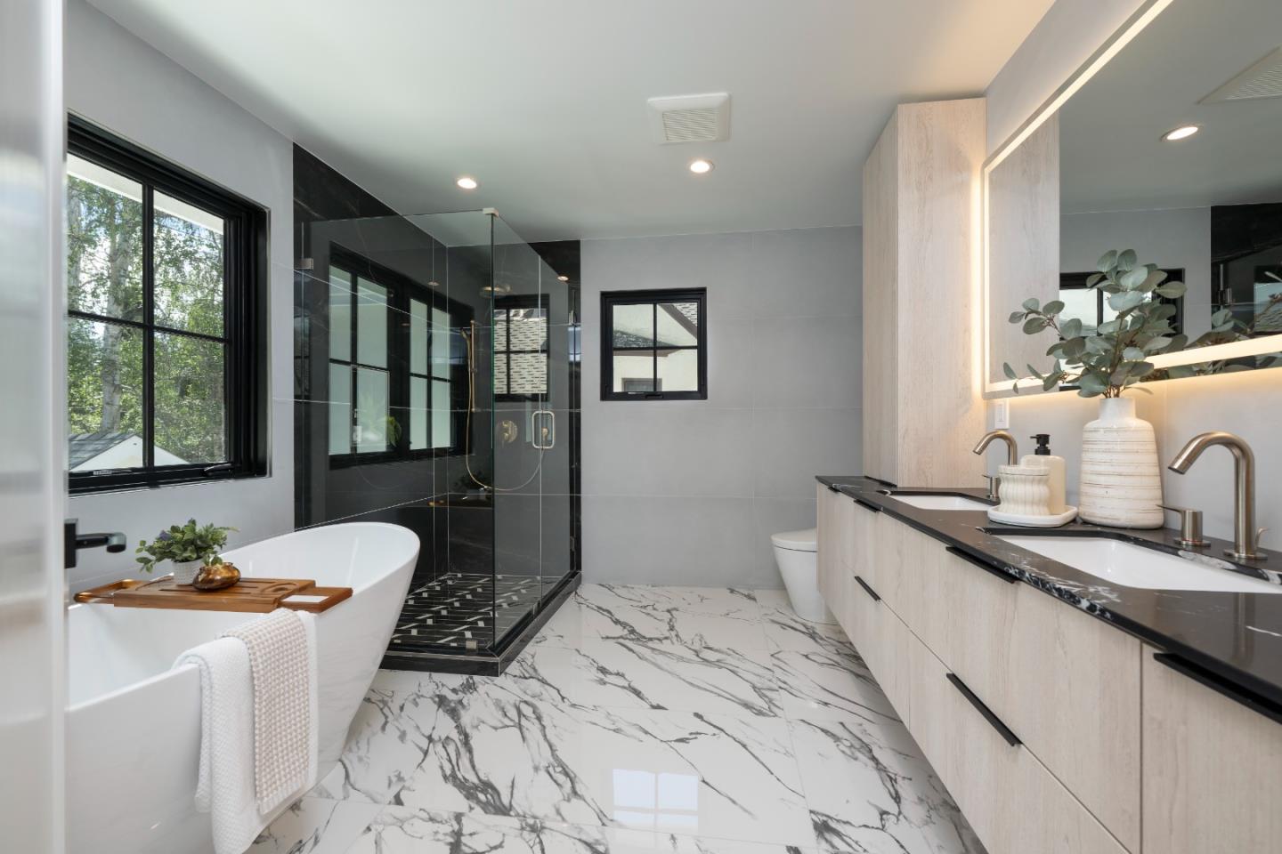 Detail Gallery Image 26 of 40 For 2615 Hillside Dr, Burlingame,  CA 94010 - 5 Beds | 5/1 Baths