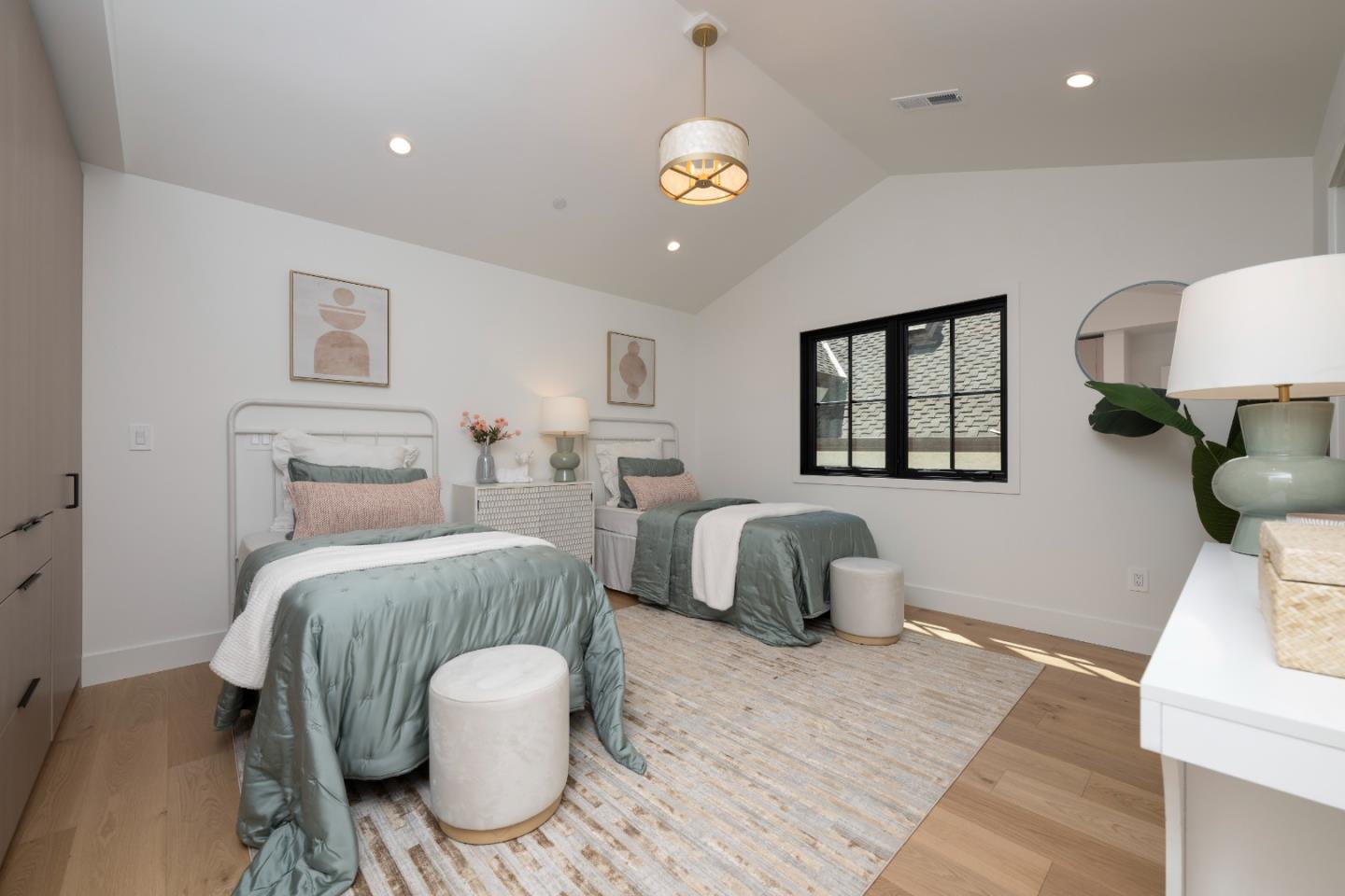Detail Gallery Image 31 of 40 For 2615 Hillside Dr, Burlingame,  CA 94010 - 5 Beds | 5/1 Baths