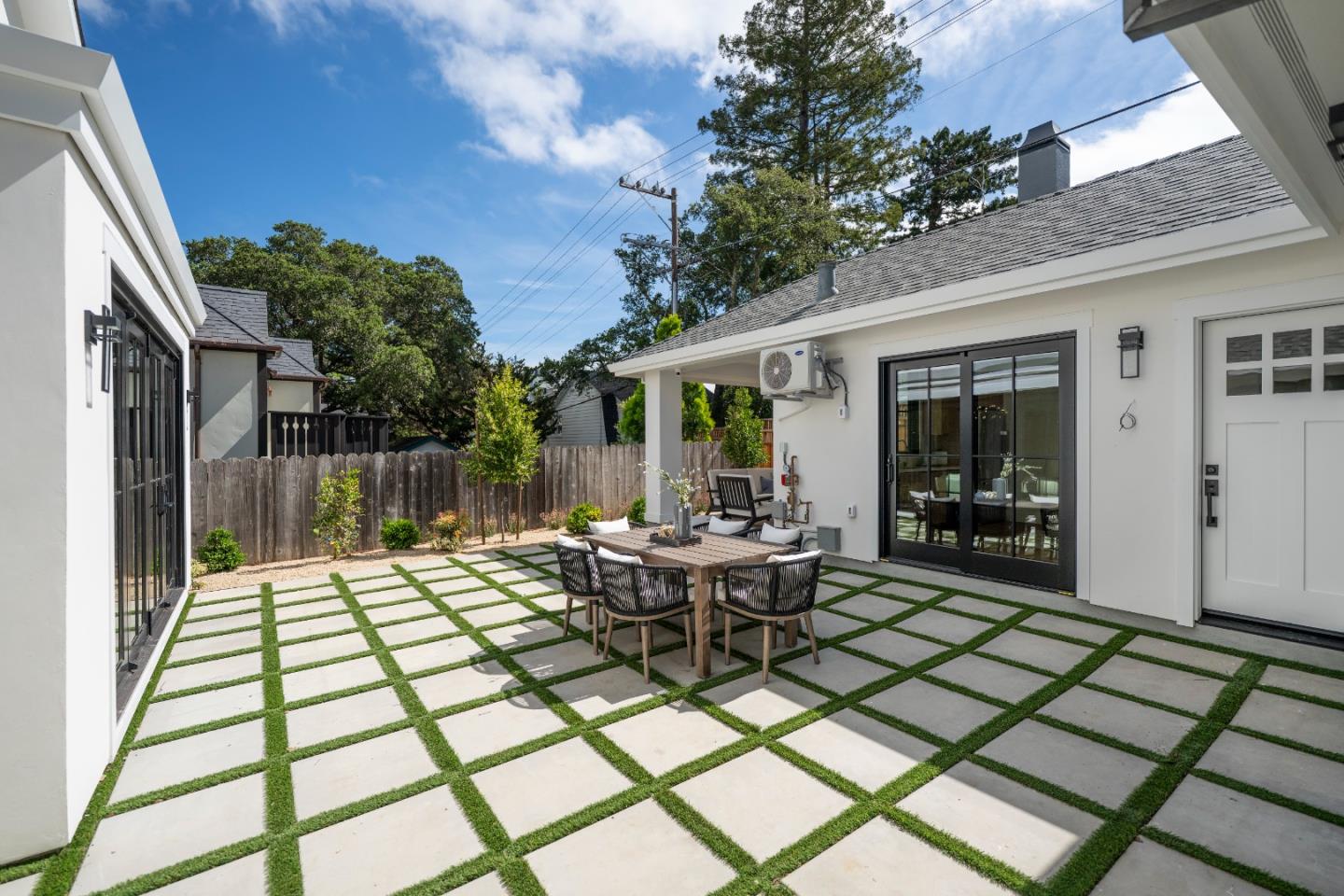 Detail Gallery Image 33 of 40 For 2615 Hillside Dr, Burlingame,  CA 94010 - 5 Beds | 5/1 Baths