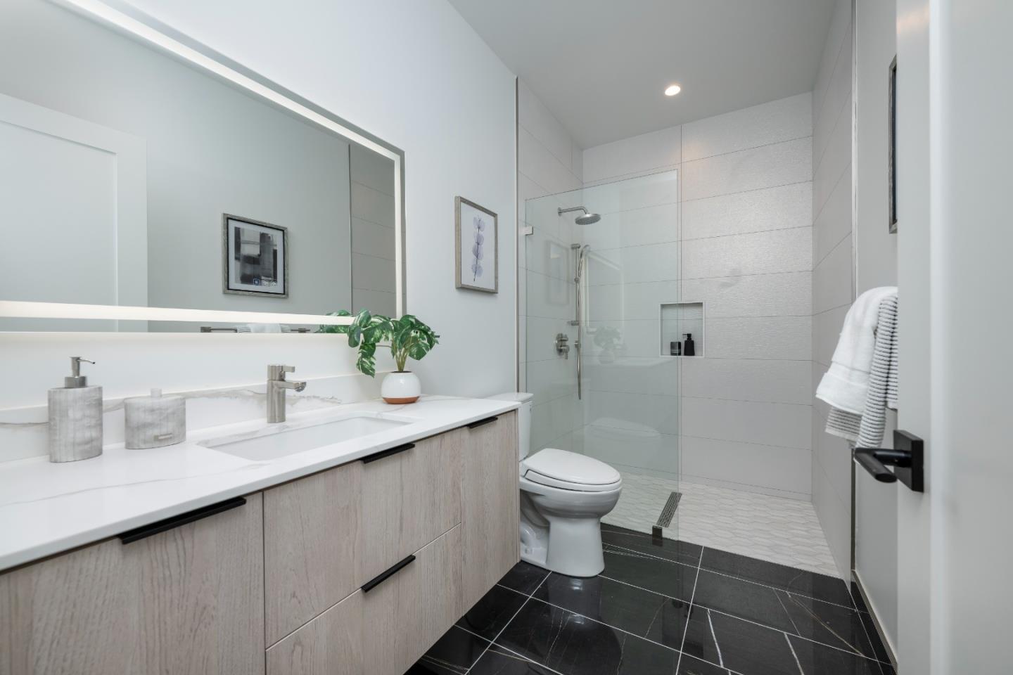 Detail Gallery Image 36 of 40 For 2615 Hillside Dr, Burlingame,  CA 94010 - 5 Beds | 5/1 Baths