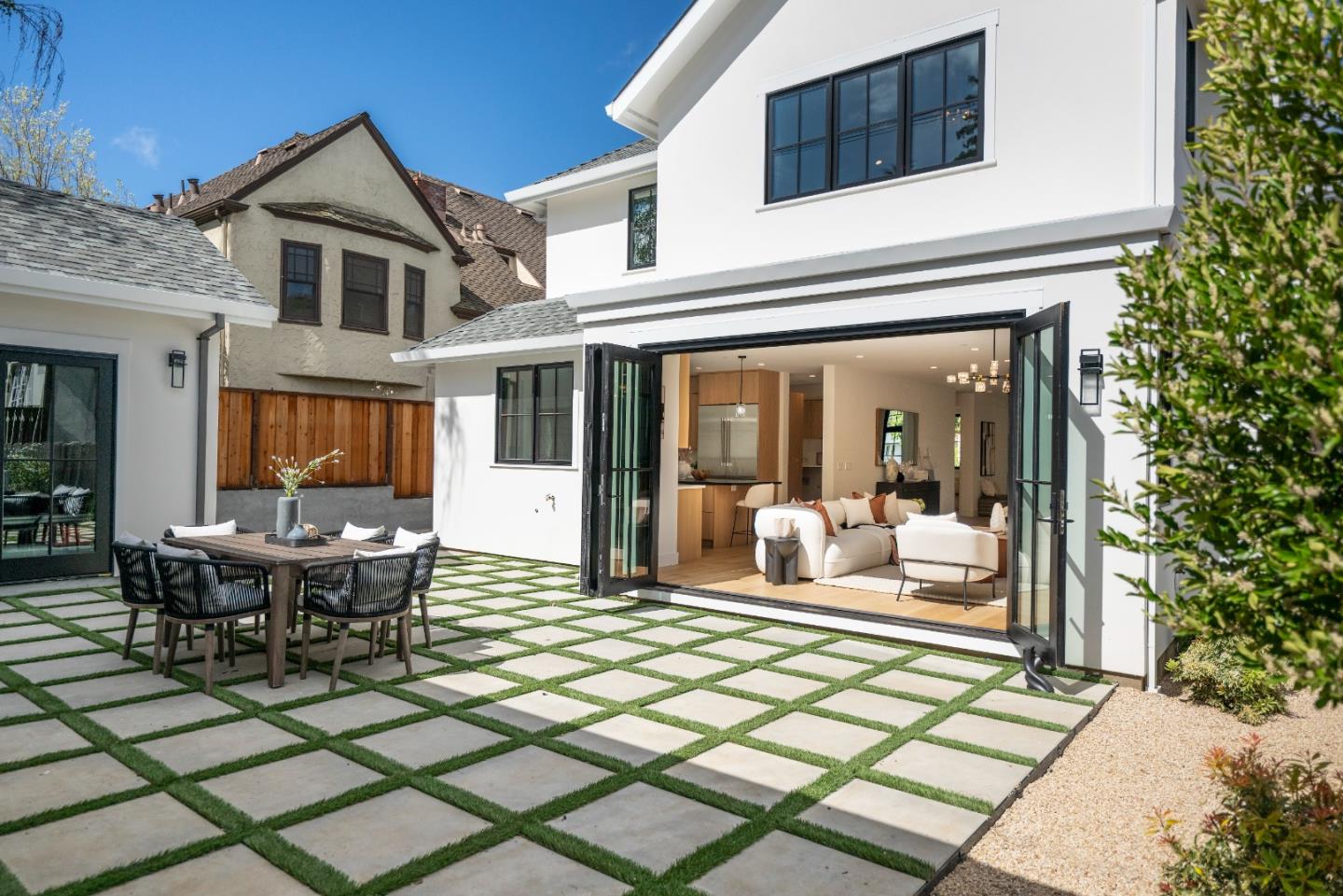 Detail Gallery Image 37 of 40 For 2615 Hillside Dr, Burlingame,  CA 94010 - 5 Beds | 5/1 Baths