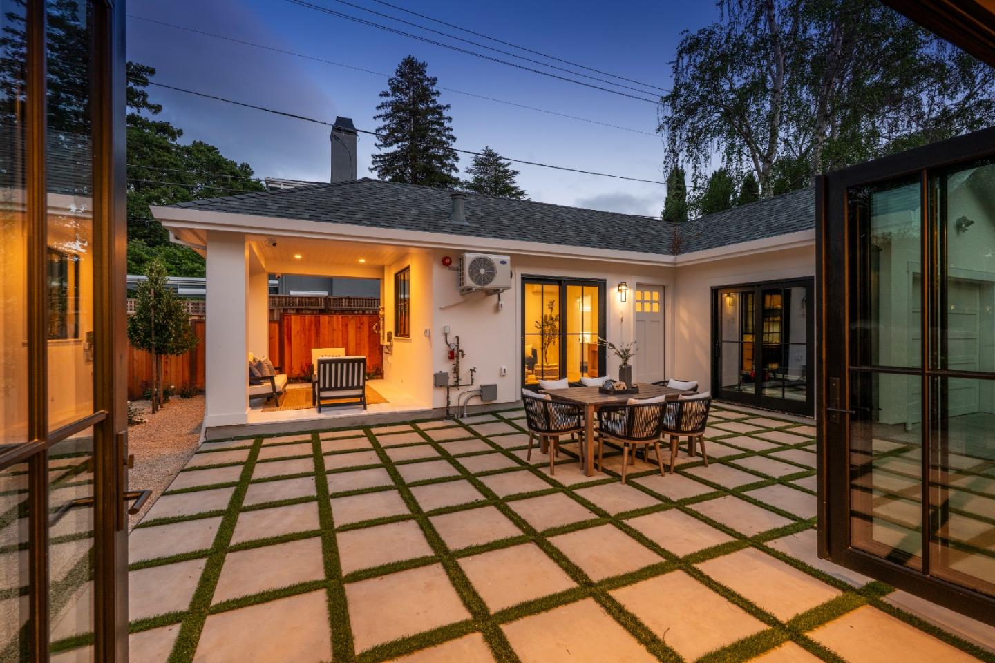 Detail Gallery Image 39 of 40 For 2615 Hillside Dr, Burlingame,  CA 94010 - 5 Beds | 5/1 Baths