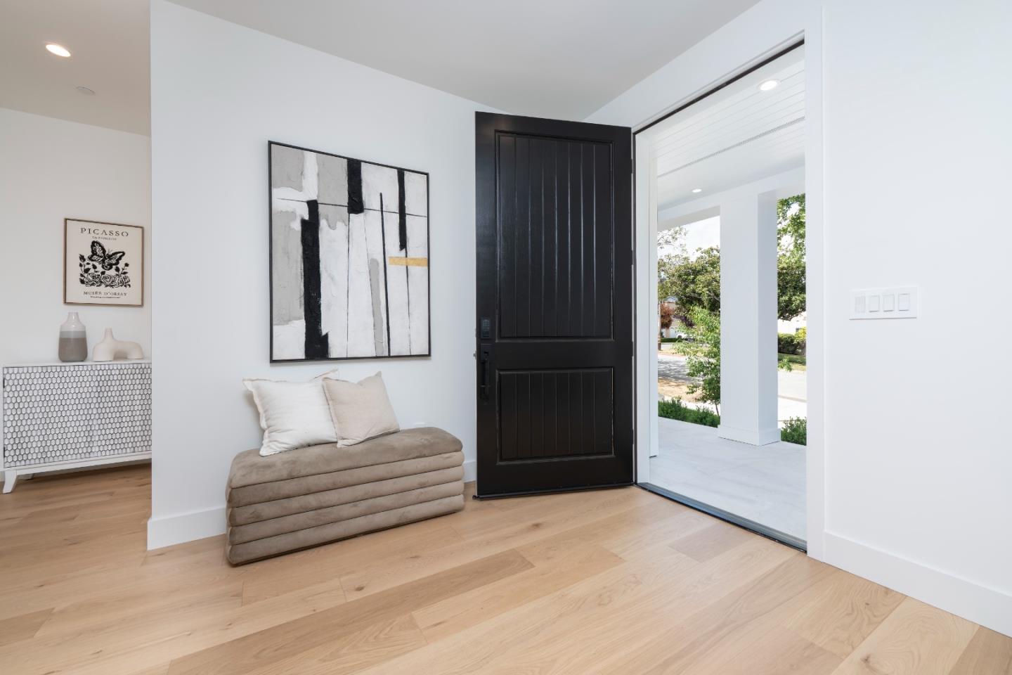 Detail Gallery Image 4 of 40 For 2615 Hillside Dr, Burlingame,  CA 94010 - 5 Beds | 5/1 Baths