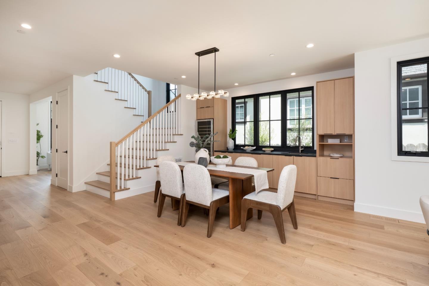 Detail Gallery Image 9 of 40 For 2615 Hillside Dr, Burlingame,  CA 94010 - 5 Beds | 5/1 Baths