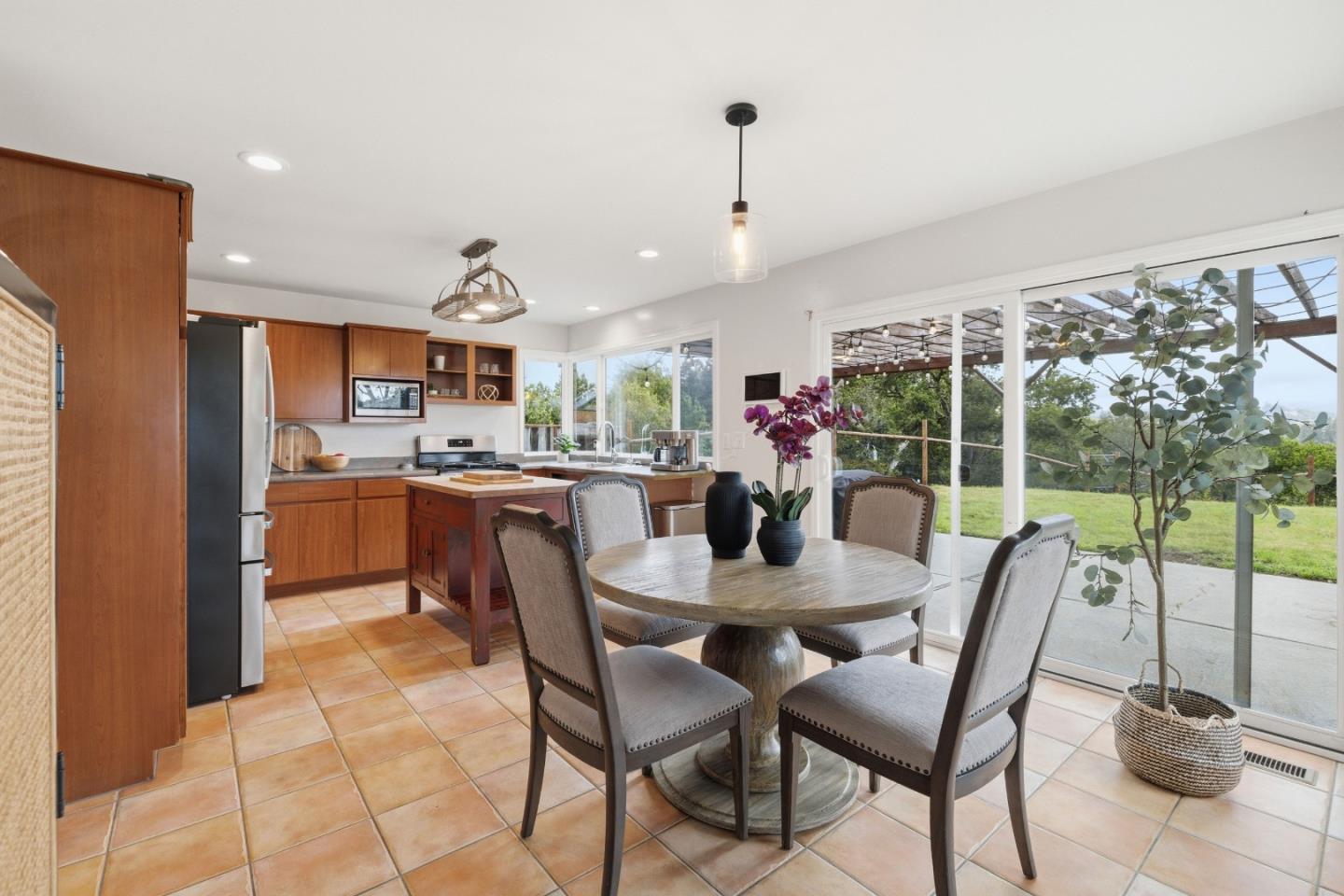 Detail Gallery Image 12 of 79 For 196 Kenny Ct, Santa Cruz,  CA 95065 - 3 Beds | 2 Baths