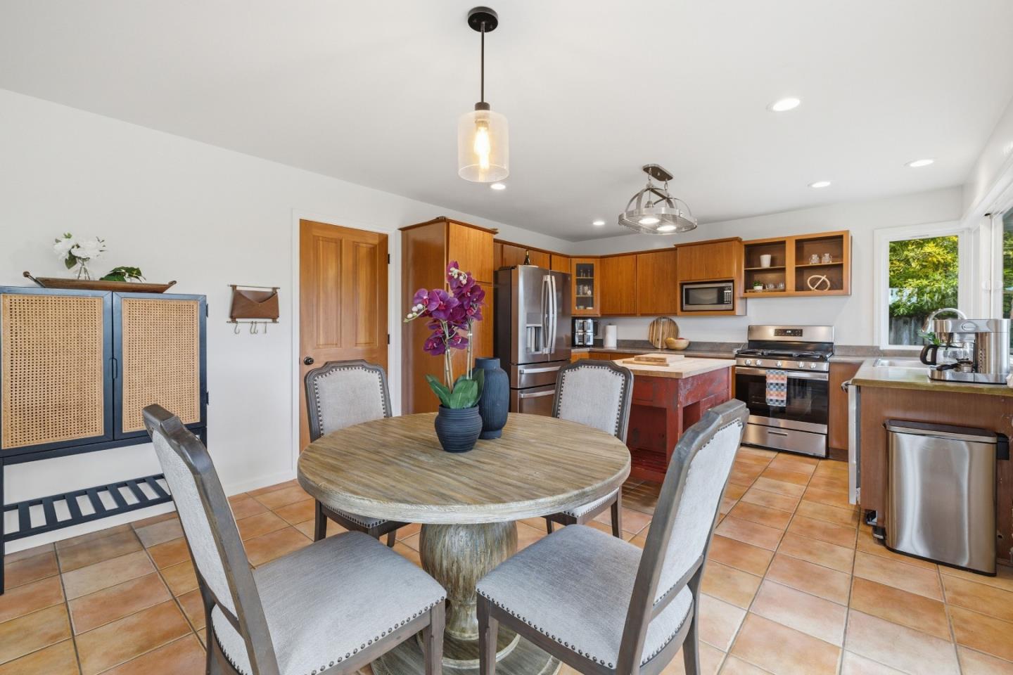 Detail Gallery Image 13 of 79 For 196 Kenny Ct, Santa Cruz,  CA 95065 - 3 Beds | 2 Baths