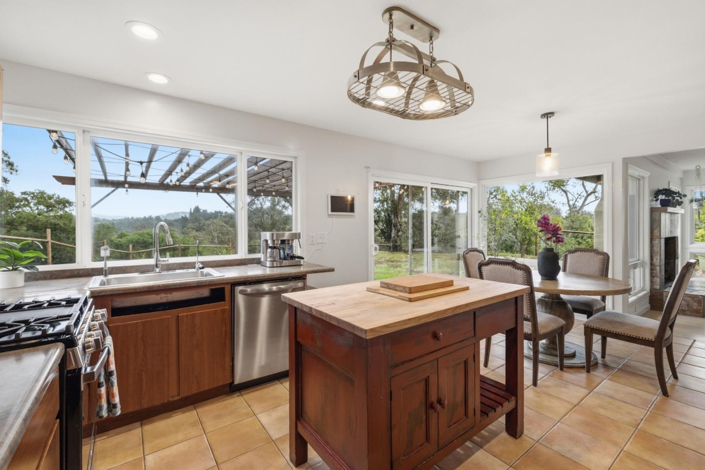 Detail Gallery Image 17 of 79 For 196 Kenny Ct, Santa Cruz,  CA 95065 - 3 Beds | 2 Baths