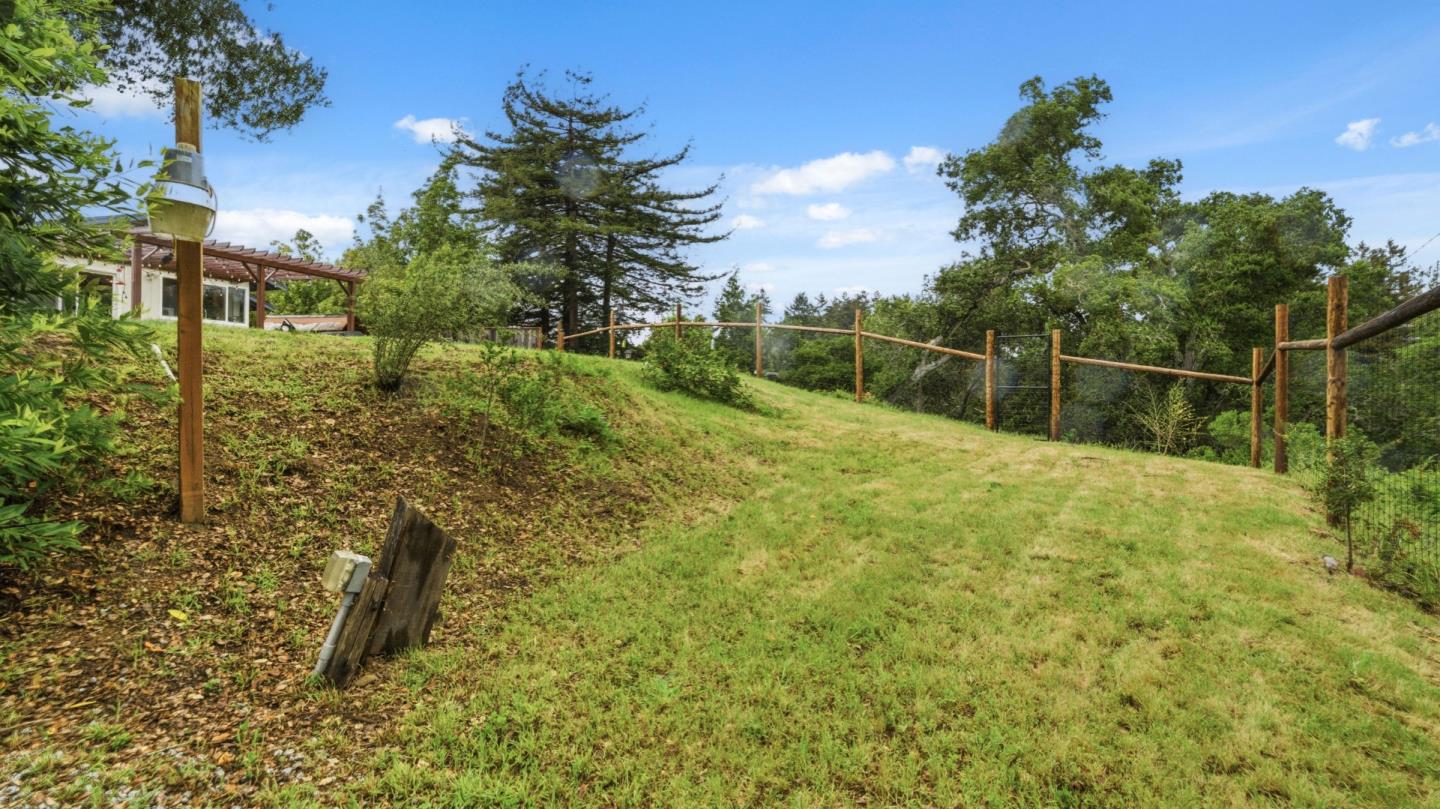 Detail Gallery Image 4 of 79 For 196 Kenny Ct, Santa Cruz,  CA 95065 - 3 Beds | 2 Baths