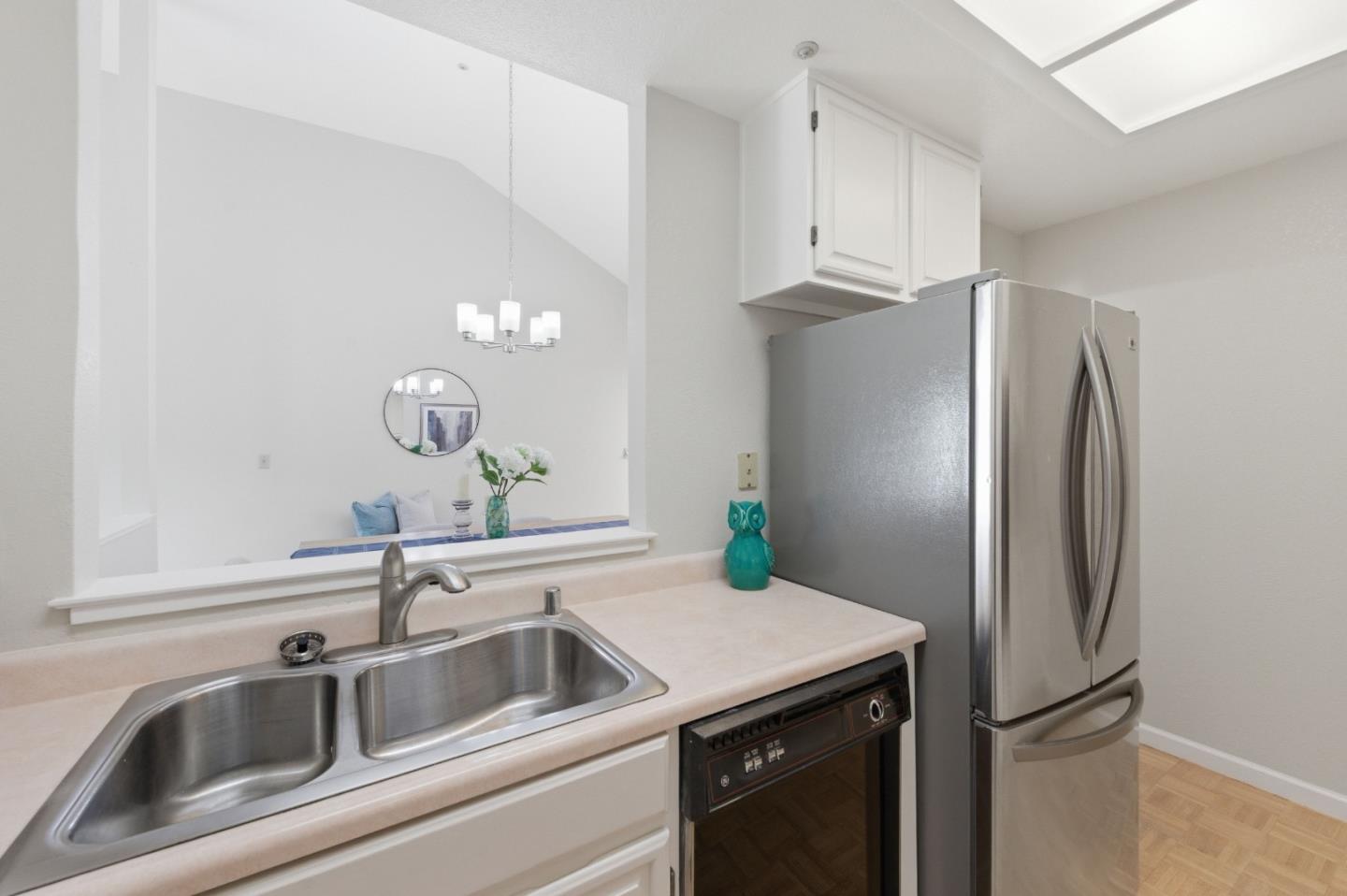 Detail Gallery Image 16 of 49 For 1040 Continentals Way #14,  Belmont,  CA 94002 - 3 Beds | 3/1 Baths