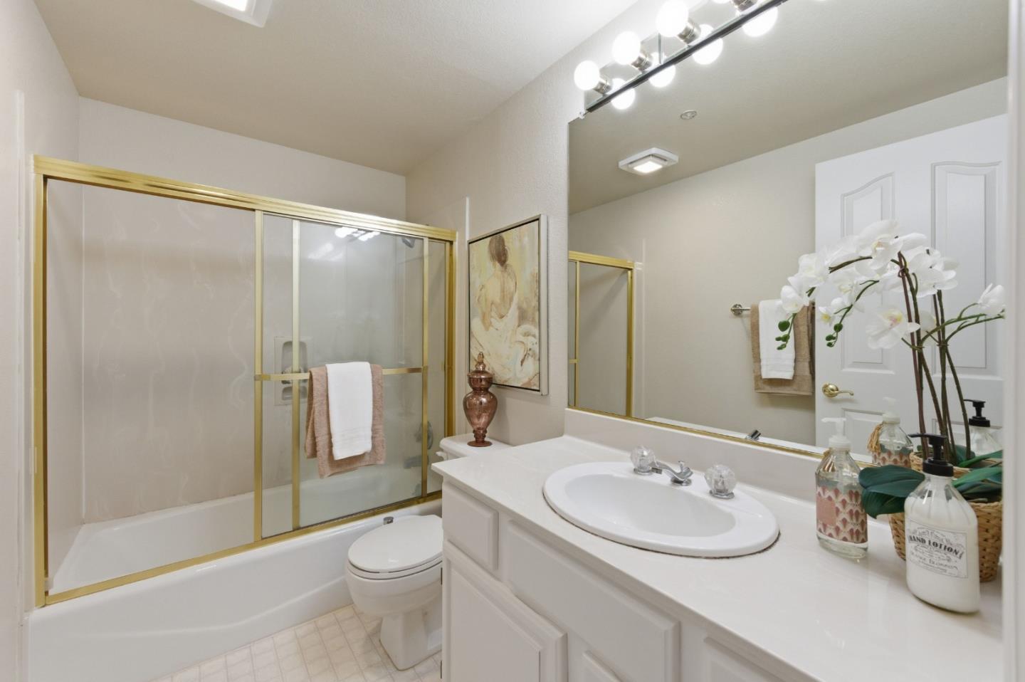 Detail Gallery Image 32 of 49 For 1040 Continentals Way #14,  Belmont,  CA 94002 - 3 Beds | 3/1 Baths