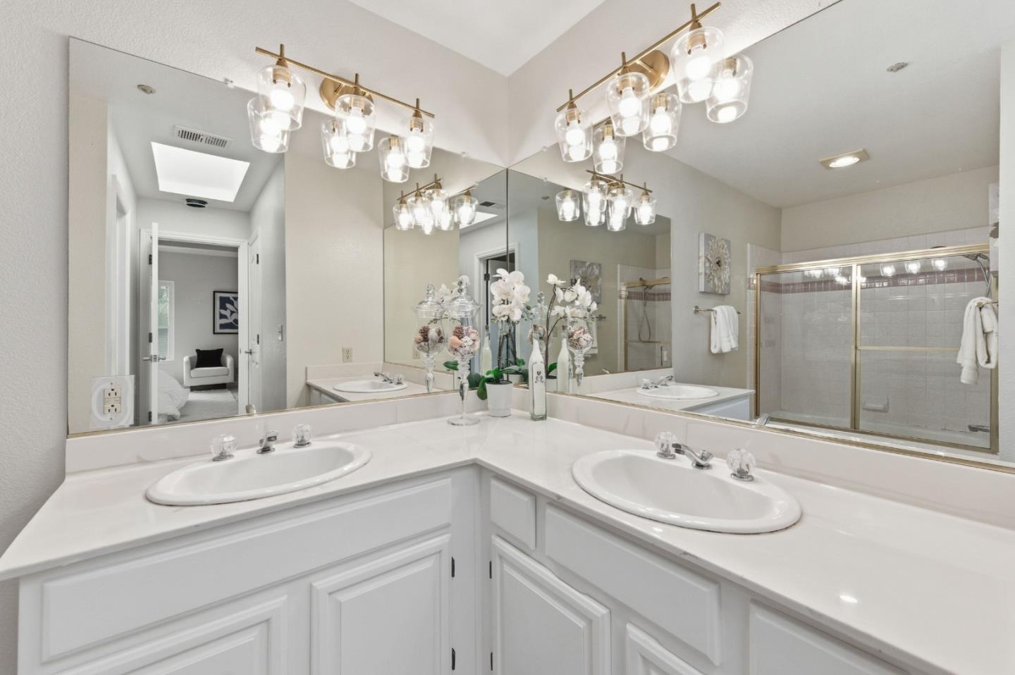 Detail Gallery Image 36 of 49 For 1040 Continentals Way #14,  Belmont,  CA 94002 - 3 Beds | 3/1 Baths