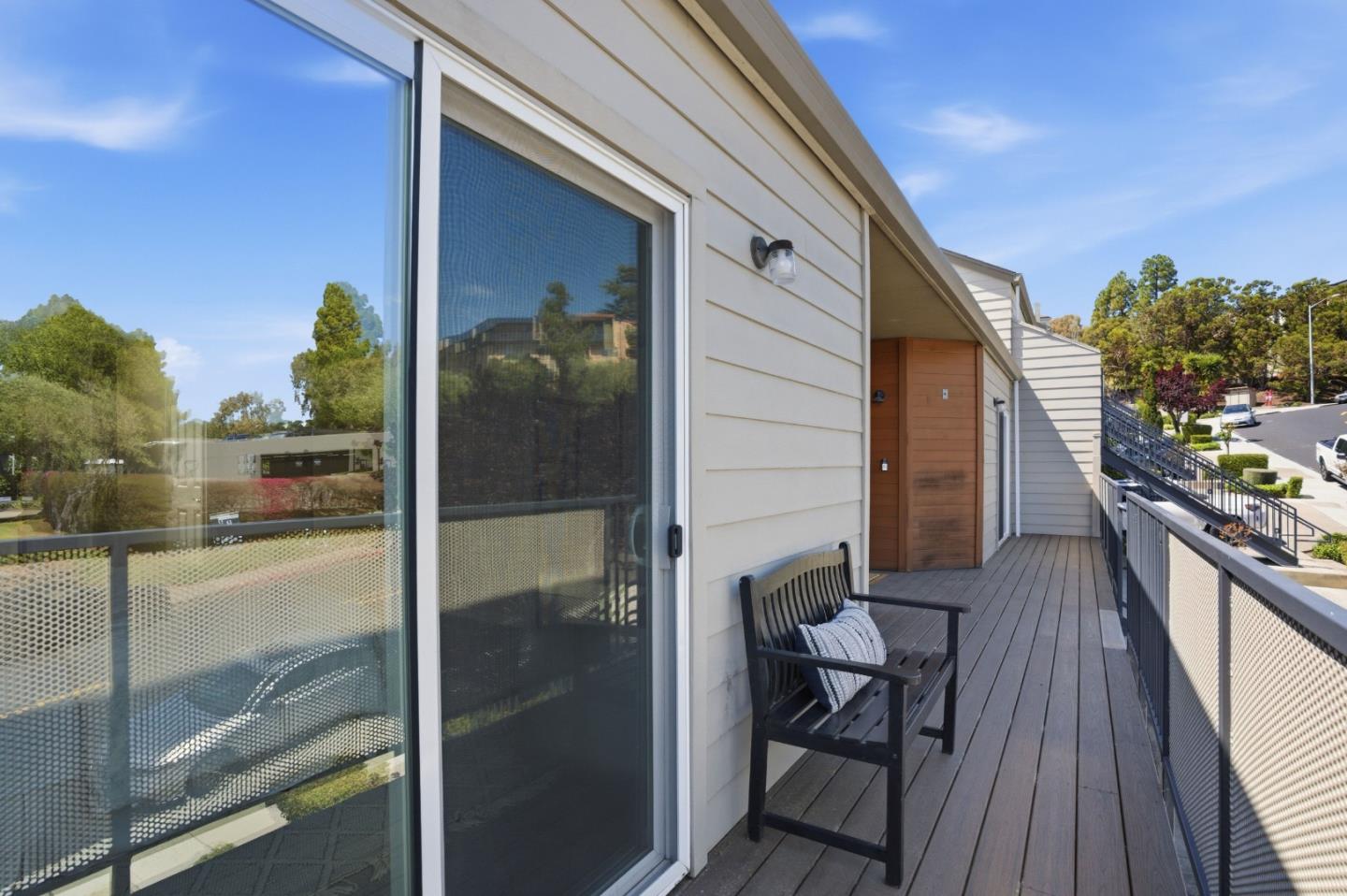 Detail Gallery Image 4 of 49 For 1040 Continentals Way #14,  Belmont,  CA 94002 - 3 Beds | 3/1 Baths