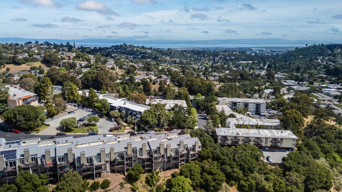 Detail Gallery Image 44 of 49 For 1040 Continentals Way #14,  Belmont,  CA 94002 - 3 Beds | 3/1 Baths