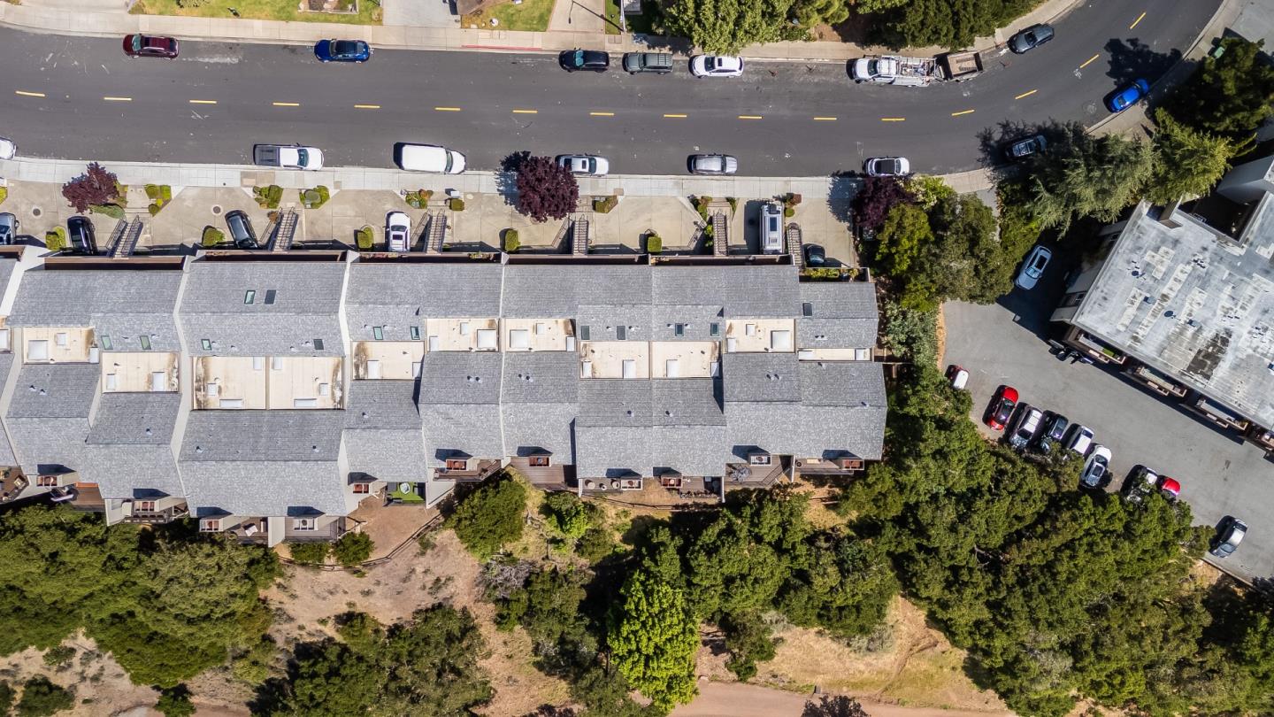Detail Gallery Image 45 of 49 For 1040 Continentals Way #14,  Belmont,  CA 94002 - 3 Beds | 3/1 Baths
