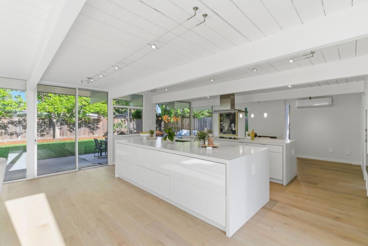 Detail Gallery Image 11 of 42 For 1656 Edmonton Ave, Sunnyvale,  CA 94087 - 4 Beds | 2 Baths