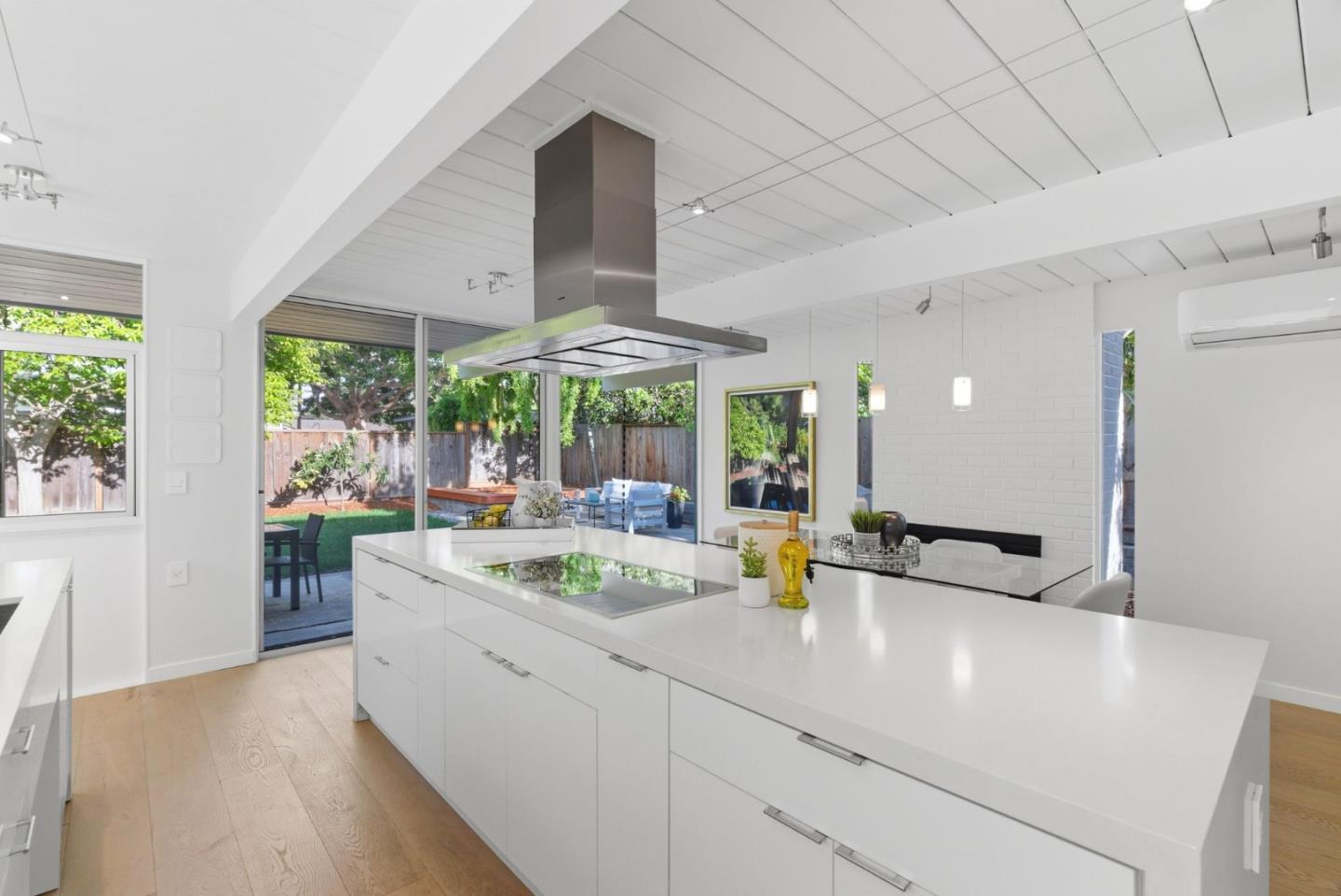 Detail Gallery Image 15 of 42 For 1656 Edmonton Ave, Sunnyvale,  CA 94087 - 4 Beds | 2 Baths