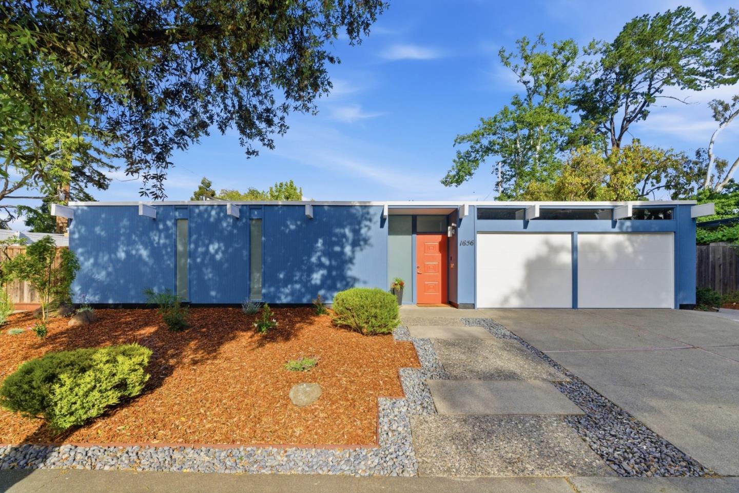 Detail Gallery Image 2 of 42 For 1656 Edmonton Ave, Sunnyvale,  CA 94087 - 4 Beds | 2 Baths