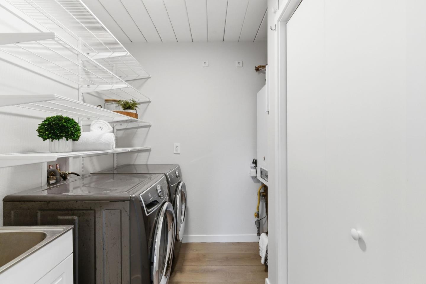 Detail Gallery Image 21 of 42 For 1656 Edmonton Ave, Sunnyvale,  CA 94087 - 4 Beds | 2 Baths