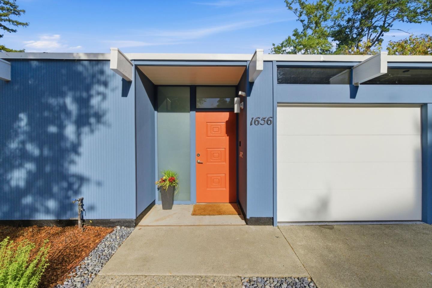 Detail Gallery Image 3 of 42 For 1656 Edmonton Ave, Sunnyvale,  CA 94087 - 4 Beds | 2 Baths