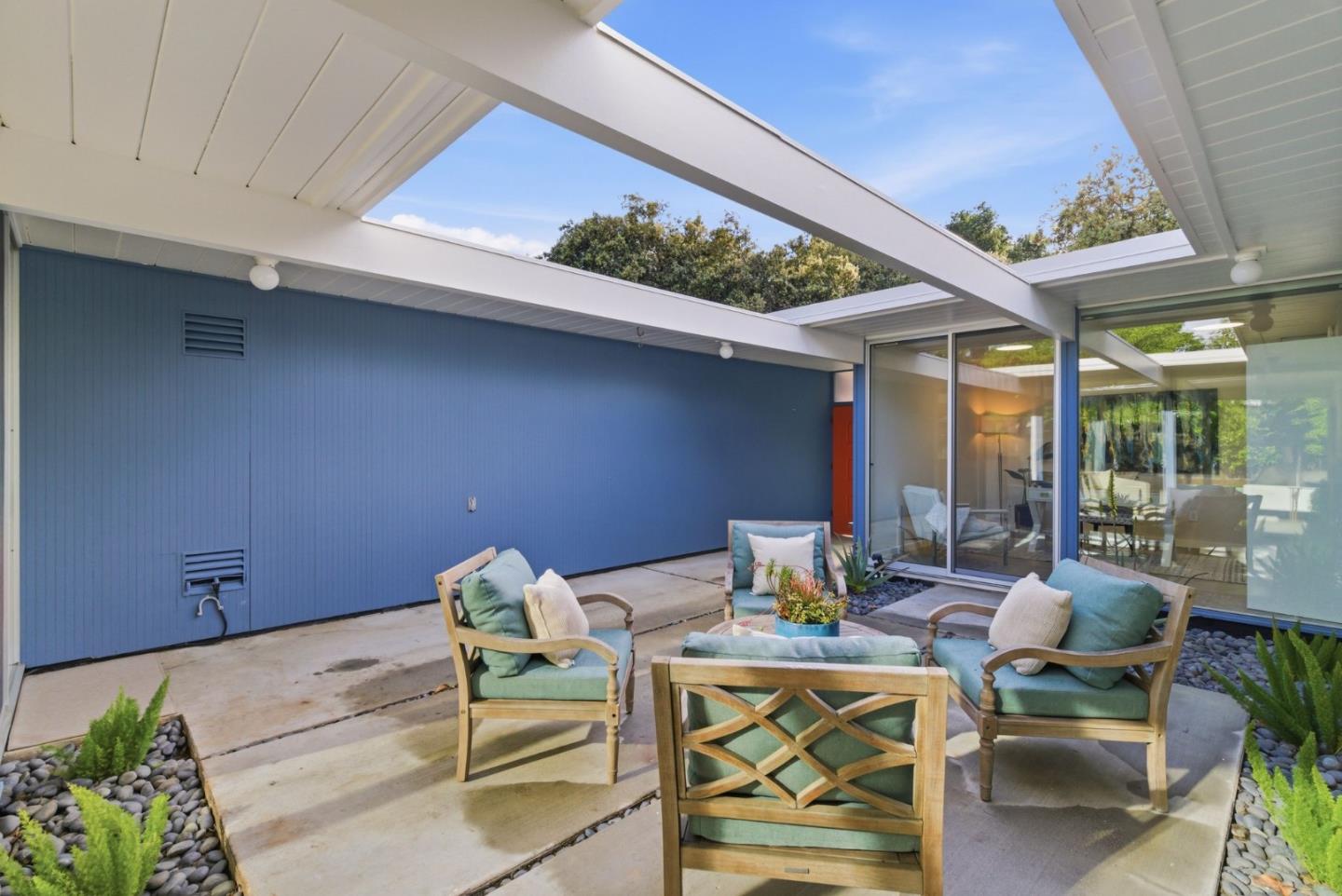 Detail Gallery Image 4 of 42 For 1656 Edmonton Ave, Sunnyvale,  CA 94087 - 4 Beds | 2 Baths