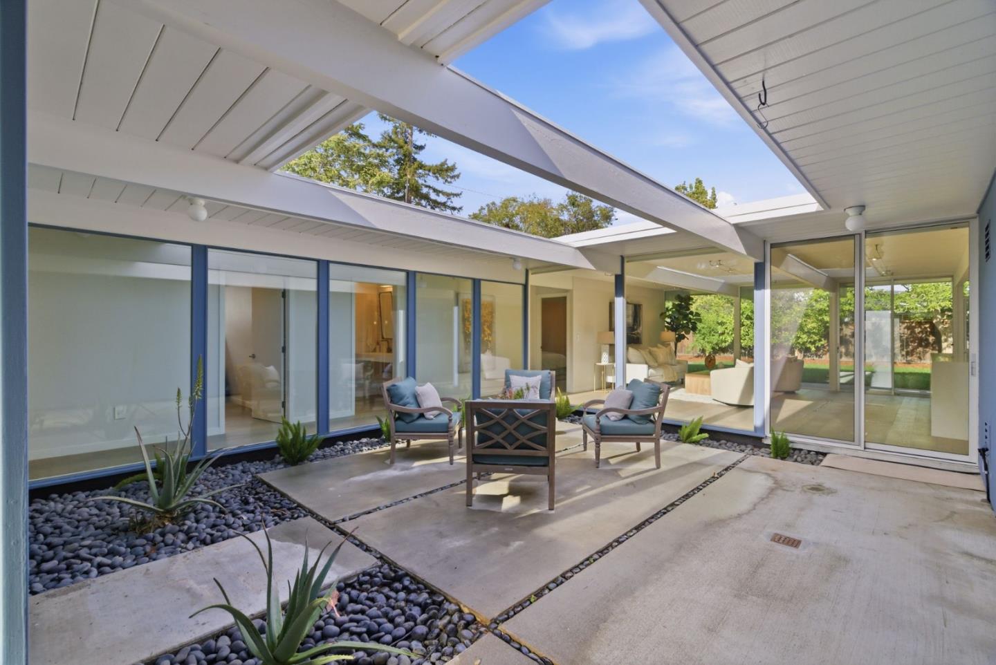 Detail Gallery Image 5 of 42 For 1656 Edmonton Ave, Sunnyvale,  CA 94087 - 4 Beds | 2 Baths