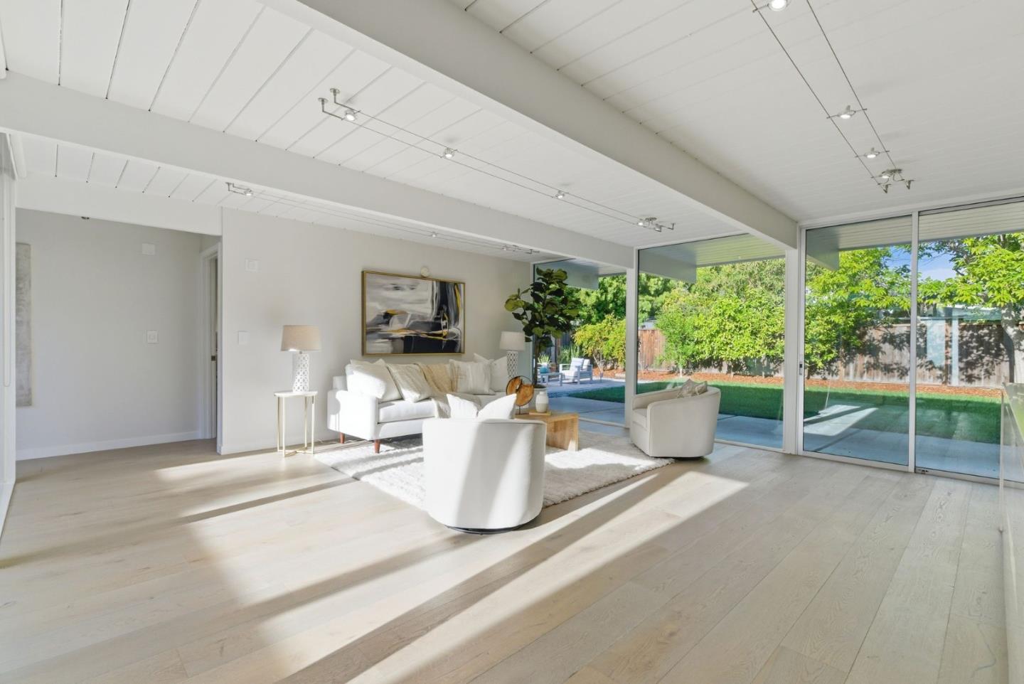 Detail Gallery Image 7 of 42 For 1656 Edmonton Ave, Sunnyvale,  CA 94087 - 4 Beds | 2 Baths