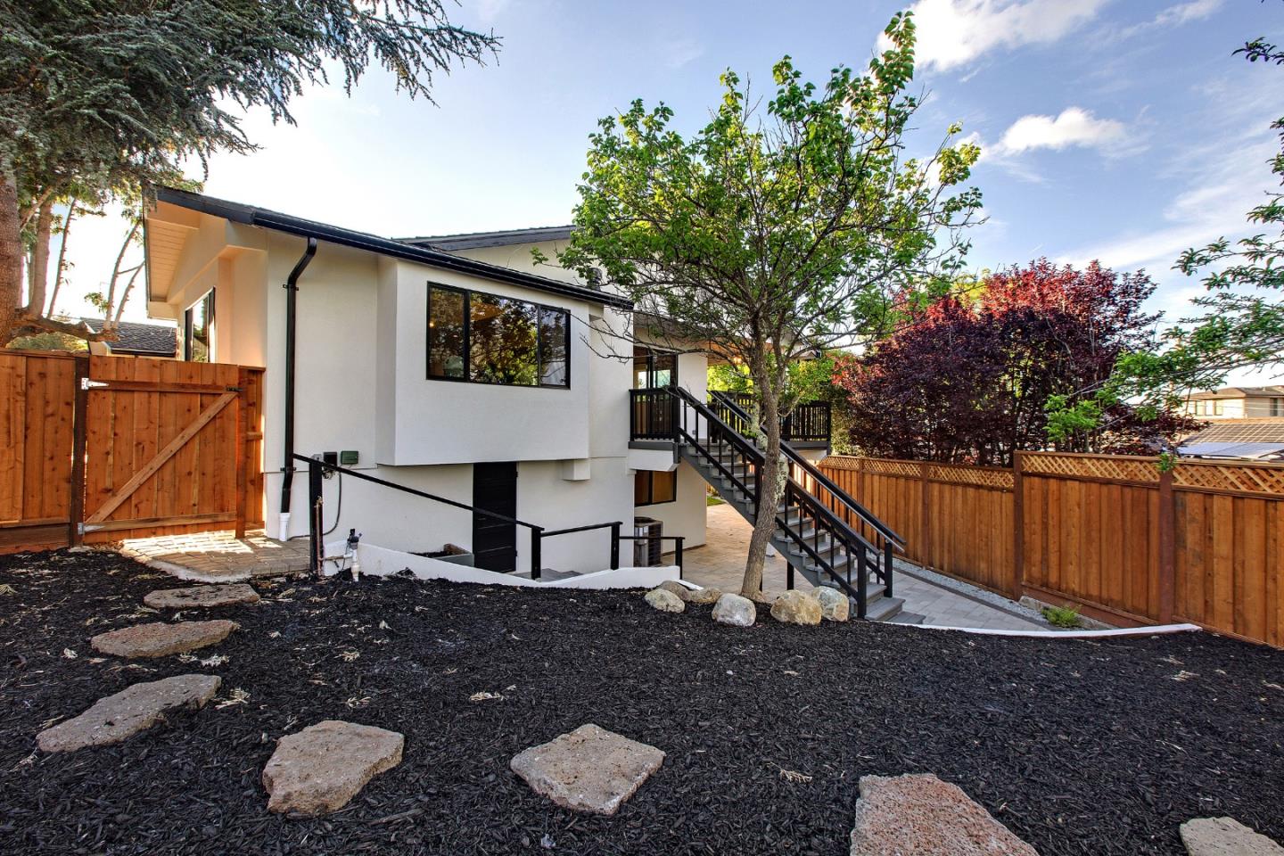 Detail Gallery Image 11 of 62 For 808 Mohican Way, Redwood City,  CA 94062 - 4 Beds | 4/1 Baths