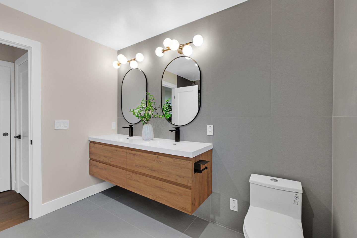 Detail Gallery Image 31 of 62 For 808 Mohican Way, Redwood City,  CA 94062 - 4 Beds | 4/1 Baths