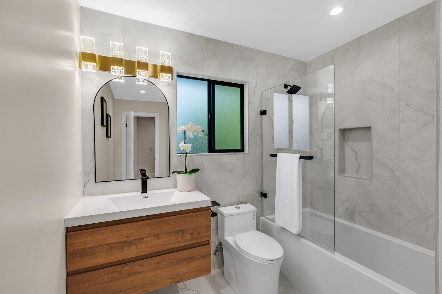 Detail Gallery Image 40 of 62 For 808 Mohican Way, Redwood City,  CA 94062 - 4 Beds | 4/1 Baths