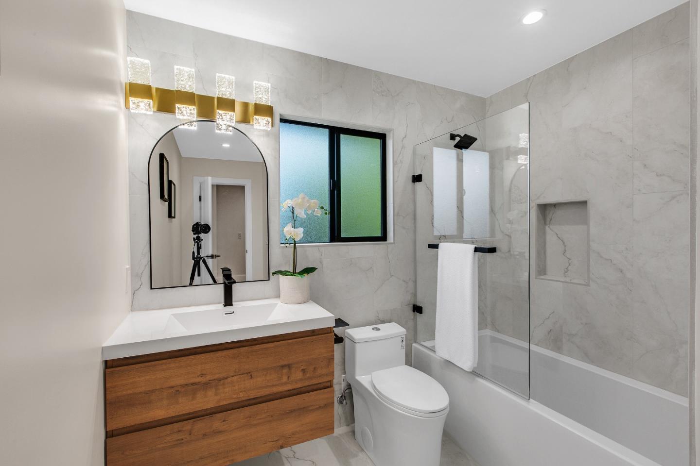 Detail Gallery Image 43 of 62 For 808 Mohican Way, Redwood City,  CA 94062 - 4 Beds | 4/1 Baths