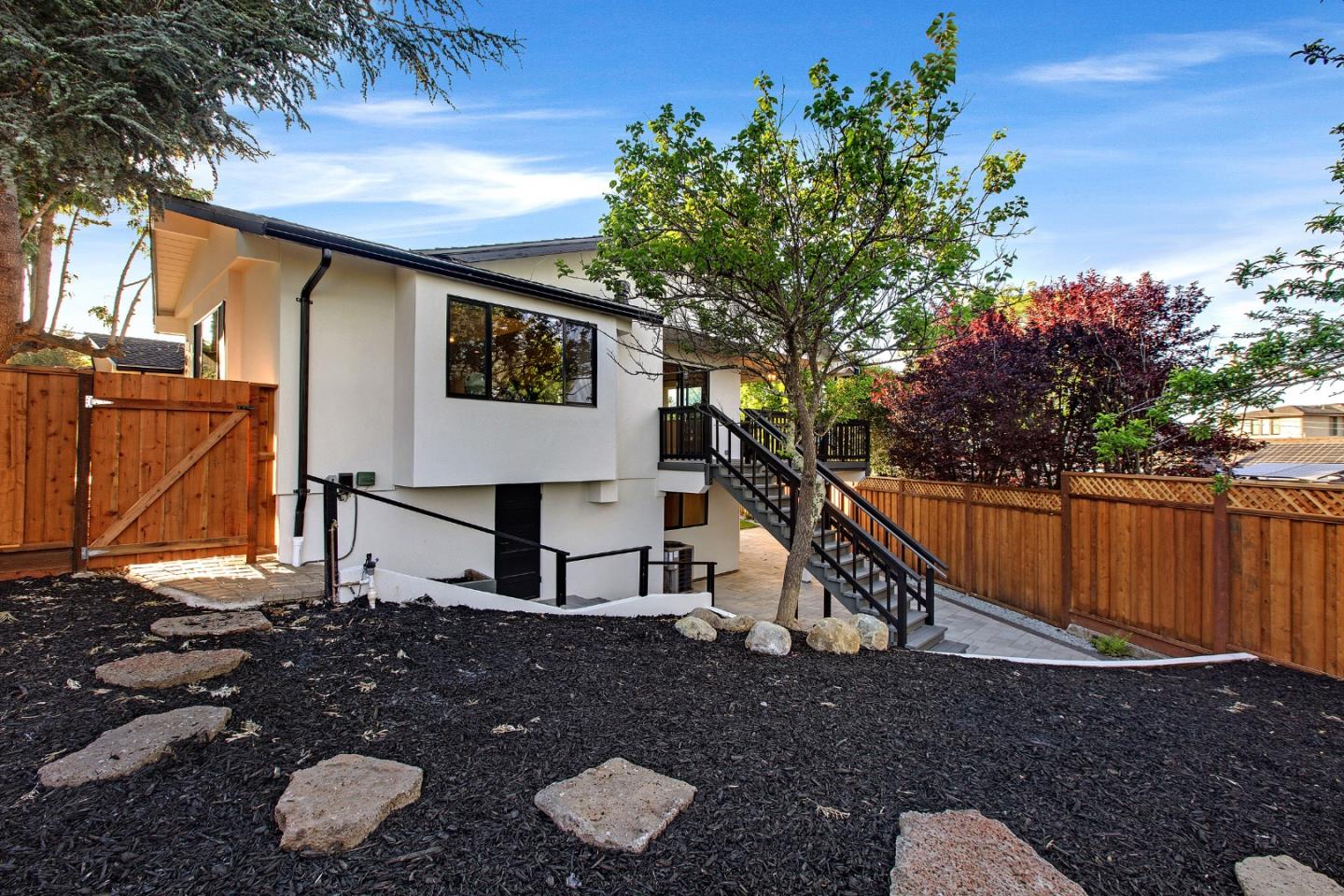 Detail Gallery Image 5 of 62 For 808 Mohican Way, Redwood City,  CA 94062 - 4 Beds | 4/1 Baths