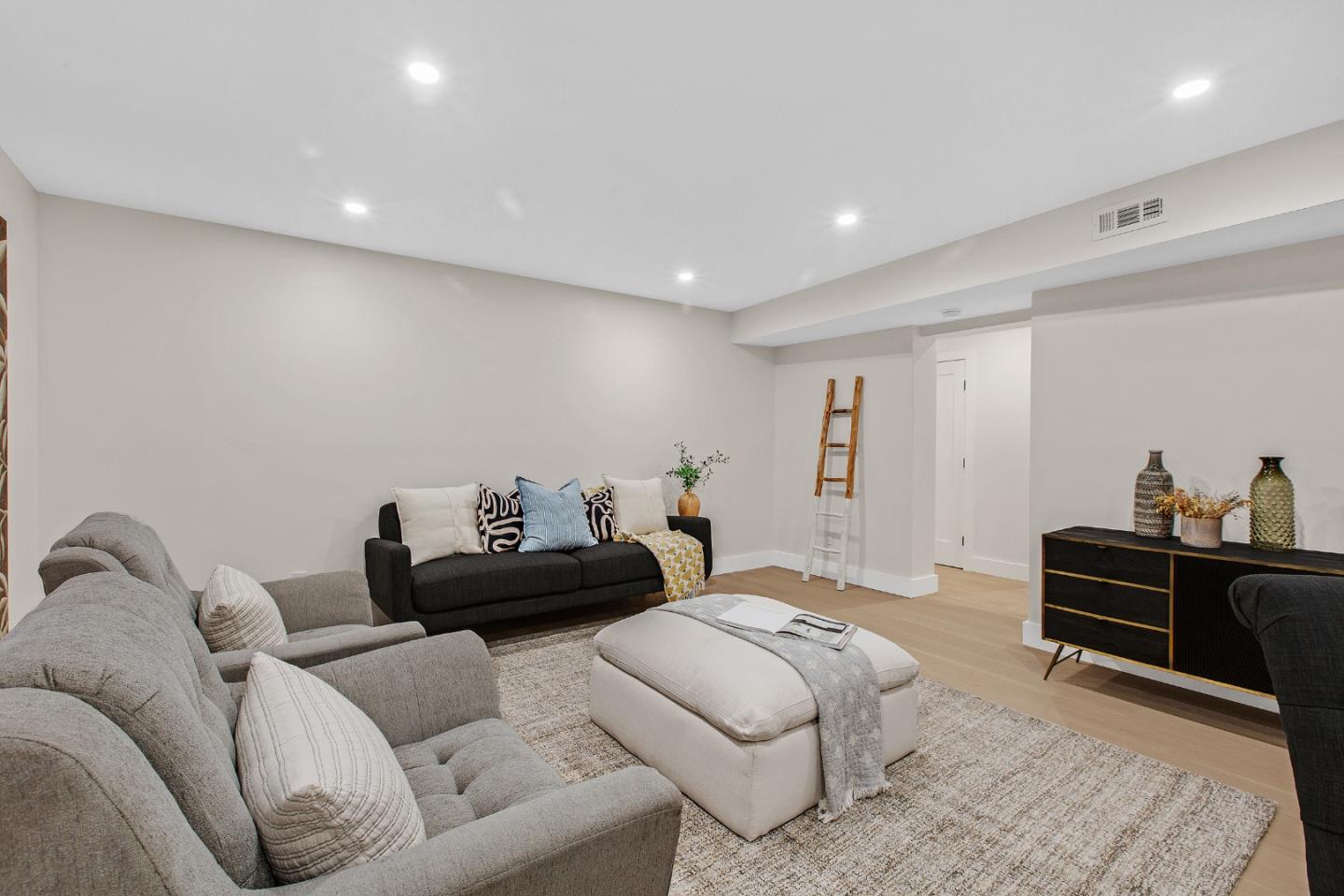 Detail Gallery Image 51 of 62 For 808 Mohican Way, Redwood City,  CA 94062 - 4 Beds | 4/1 Baths