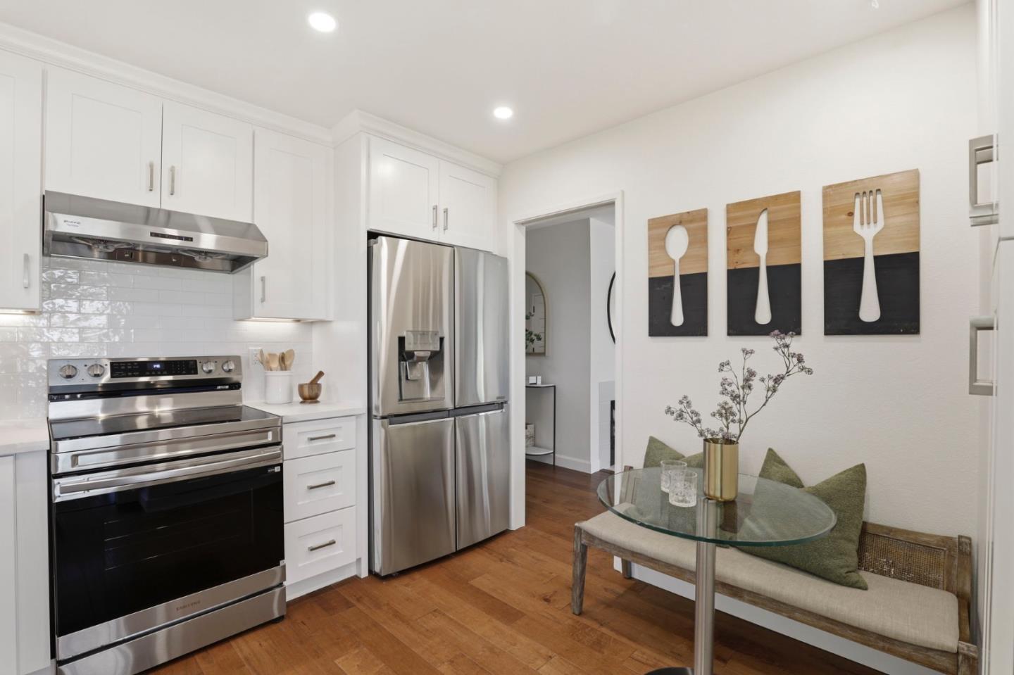 Detail Gallery Image 13 of 63 For 7 Lilly Ln, San Carlos,  CA 94070 - 3 Beds | 2/1 Baths